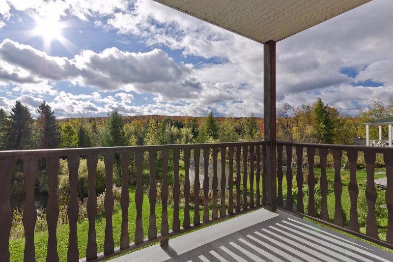 Superbe condo au lac brome! situé près de tout!