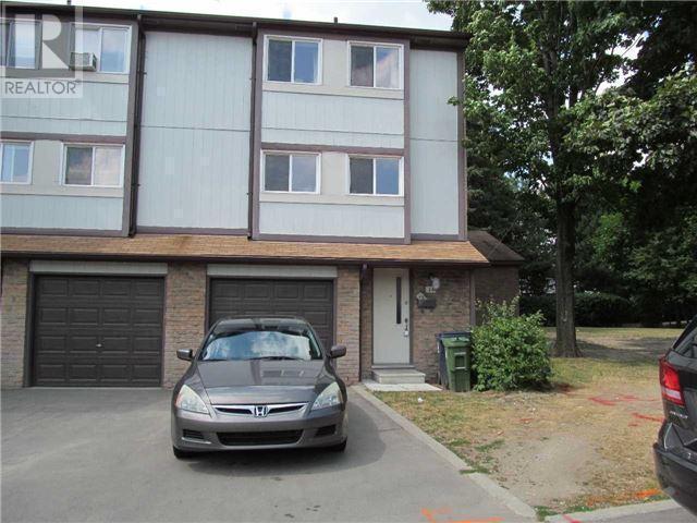 Fully Renovated Spacious Townhouse, 3Beds, 2B, 50 VERNE CRES