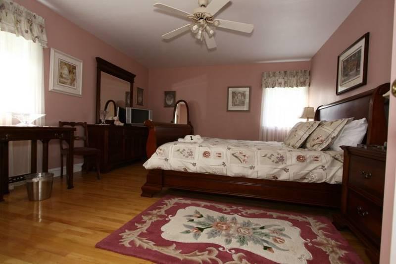 Price Reduced B&B and Cottage Operation, Turn Key