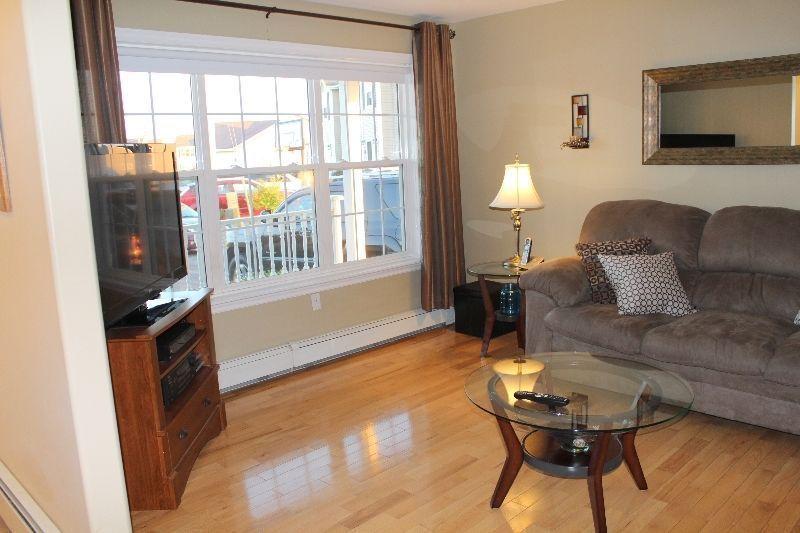 Semi detached in sought after neighbourhood Parkwest subdivision
