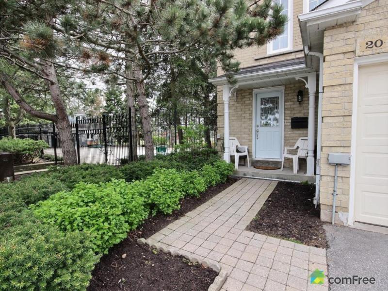 $370,000 - Townhouse for sale in Brampton