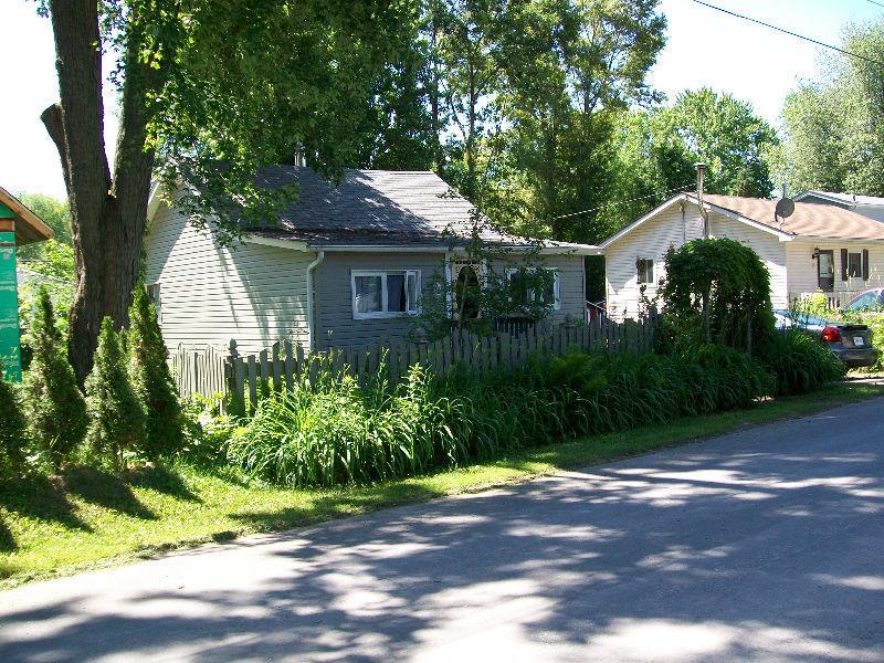 LAKE SIMCOE / LAGOON CITY LAKESIDE HOME / COTTAGE