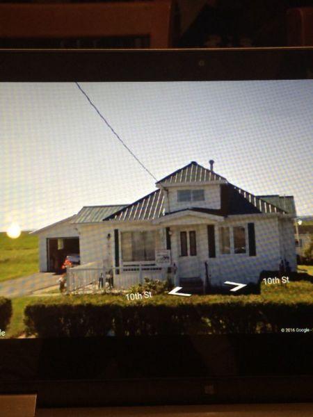 BUNGALOW WITH DETACHED GARAGE