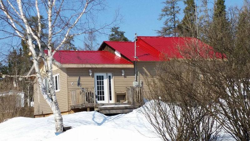 HOUSE/COTTAGE IN CHAPLEAU ON