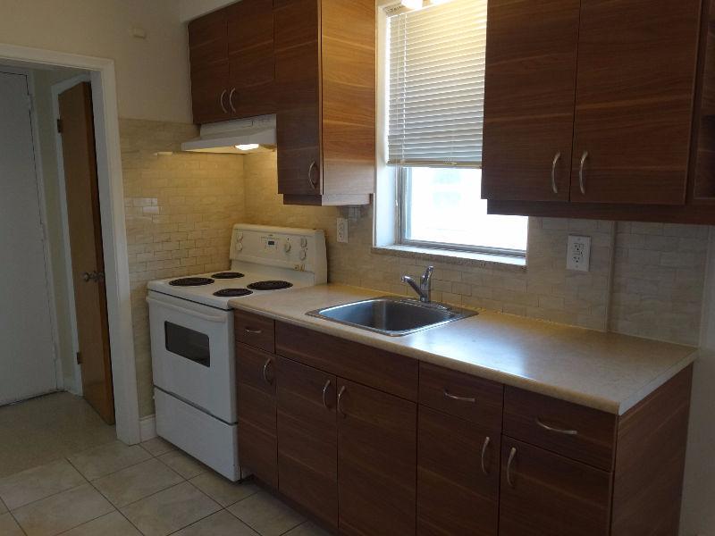 3 BEDROOM SPACIOUS UPPER LEVEL UNIT AVAILABLE IN