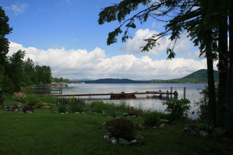 Chalet bord de l'eau, pêche, quai,chaloupe