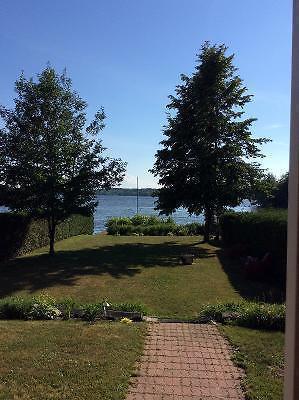 Coquette maison sur le bord du lac Roxton