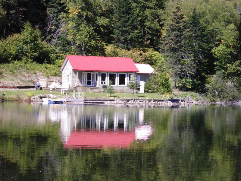 CHALET, CHANDLER, AU BORD DU LAC LONG, ZEC DES ANSES