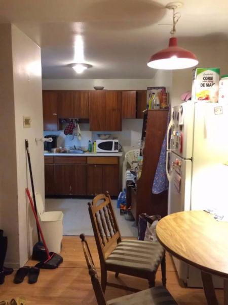 (all inclusive) university of Windsor apartment bedroom