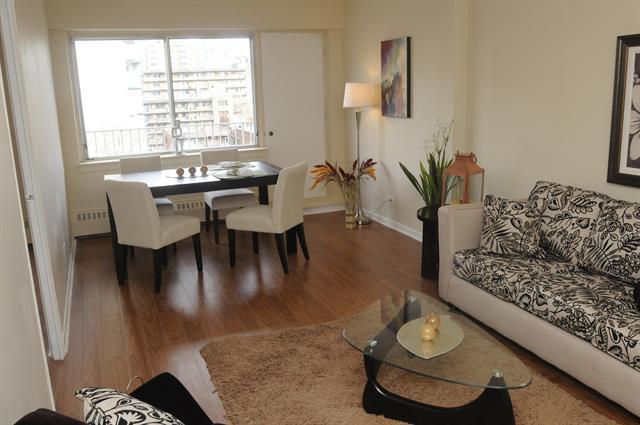 Special Offer! Prime Downtown! Bright-Spacious-Upgraded Kitchen!