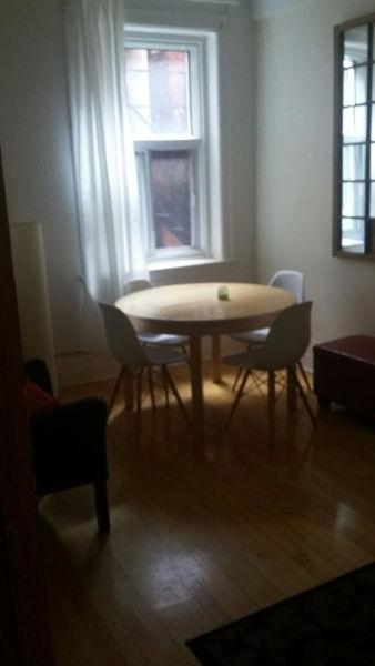 5 1/2 for August 1st ONE MONTH FREE - downtown near Concordia U