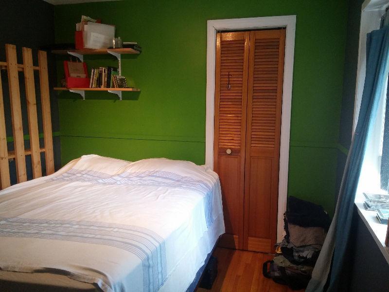 Clean and Bright Room For Rent - Lachine