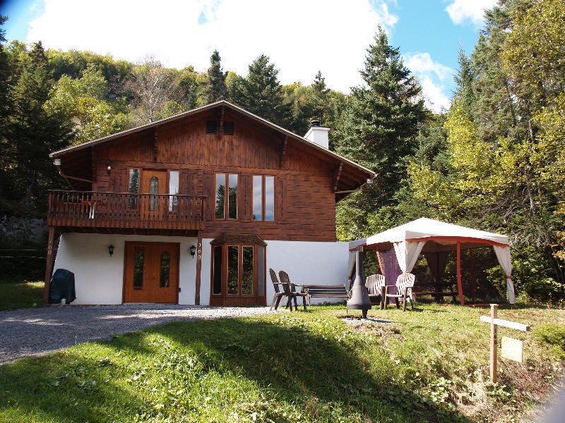 Chalet à louer (sauna et bain jacuzzi)