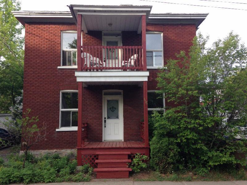 Charmante maison de briques au centre-ville de Joliette