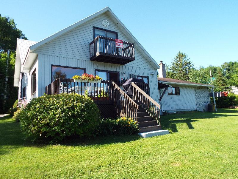 Magnifique propriété à vendre avec vue sur le lac
