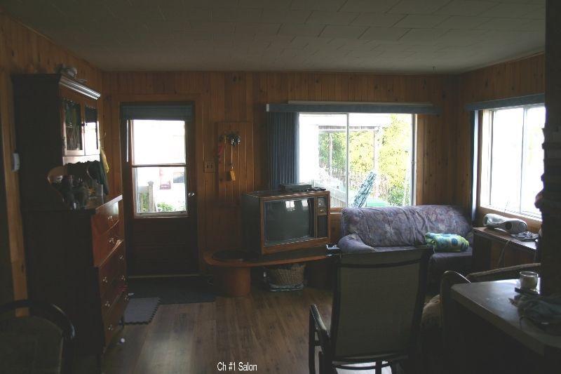 2 Chalets vendu ensemble, sur le bord de l'eau $149,000 chacun