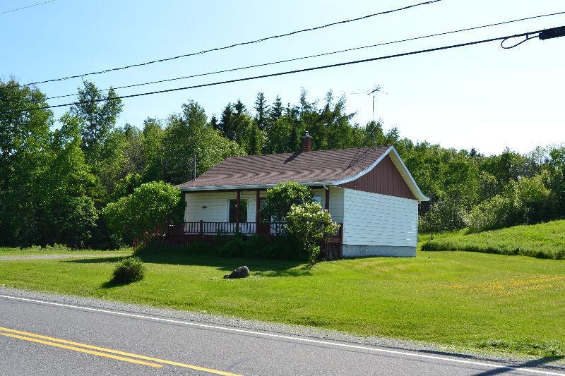 Maison sur le bord du lac Témiscouata