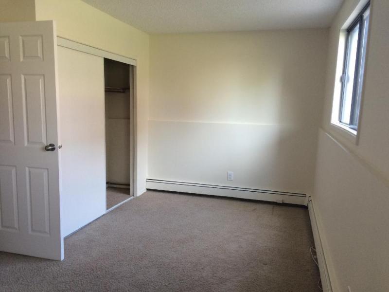 1BR in Lawson, In-suite storage, Free Parking, for $900*