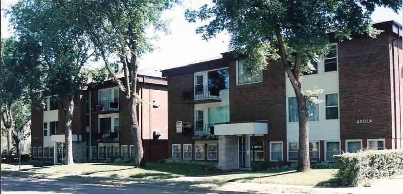 LARGE 1 BEDROOM AVAILABLE 505 CLARENCE AVE S (UNIVERSITY)