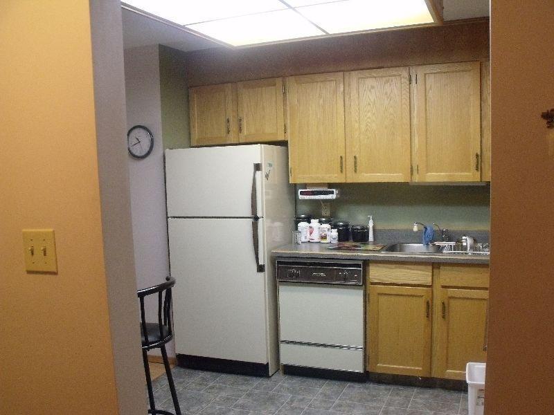 Lovely One Bedroom Apartment - Great Location - Mature Student