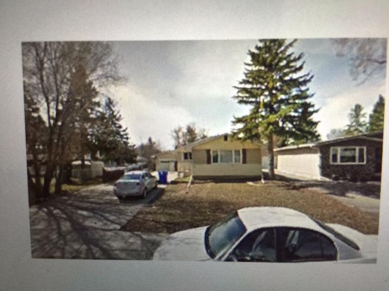 All house for renting in south of  colse to U of R