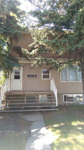For Rent in Sutherland - 3 bed + den/2 bath - Utilities included