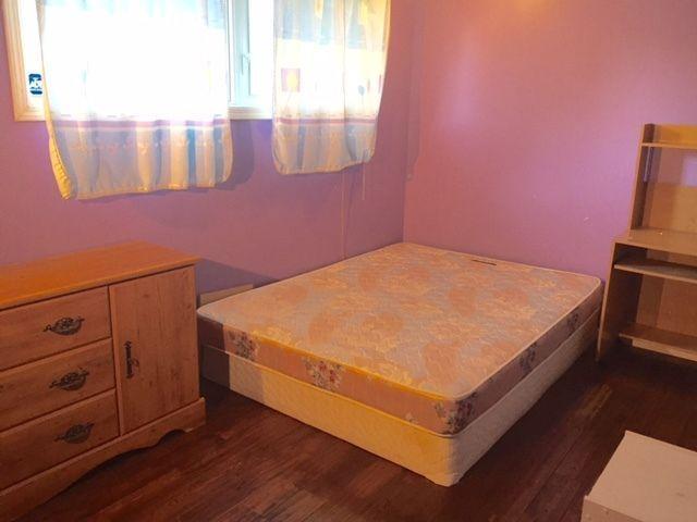 A furnished bedroom close to U of R