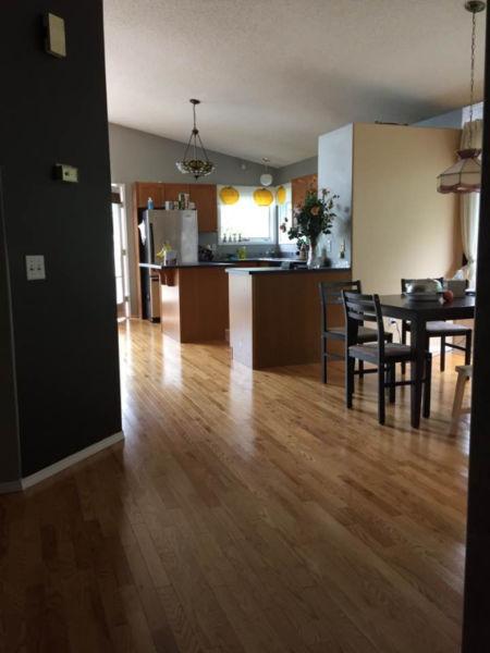 439$/room in MAIN FLOOR - Lakeview