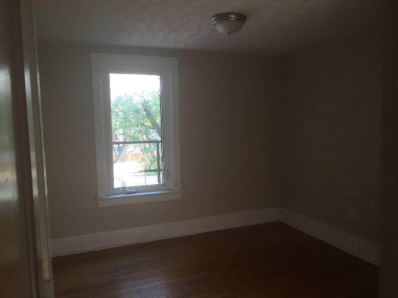 1 bedroom available in a 2 Bedroom Apartment near Queens