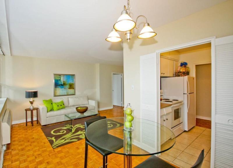 Perfect Western U Locale! FREE $250 Gift Card - Rent Today!
