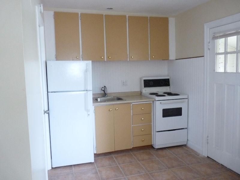 2 Bedroom Apt Available in House - Walk to Downtown