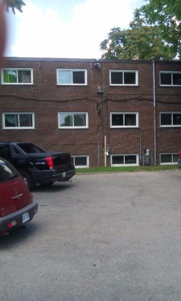 2 Bedroom Apartment Secure Building near Oxford and Richmond st!