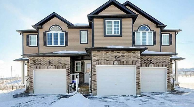 262 Countrystone Cres-Townhouse in University Meadows