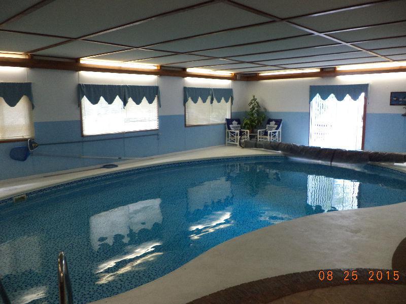 HOUSE WITH INDOOR POOL ( CHATHAM-KENT)