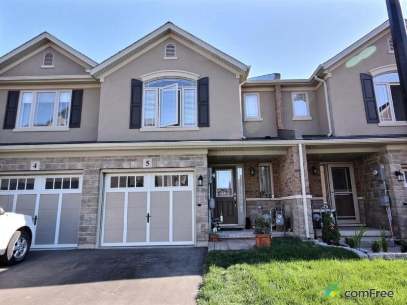 $399,900 - Townhouse for sale in Stoney Creek