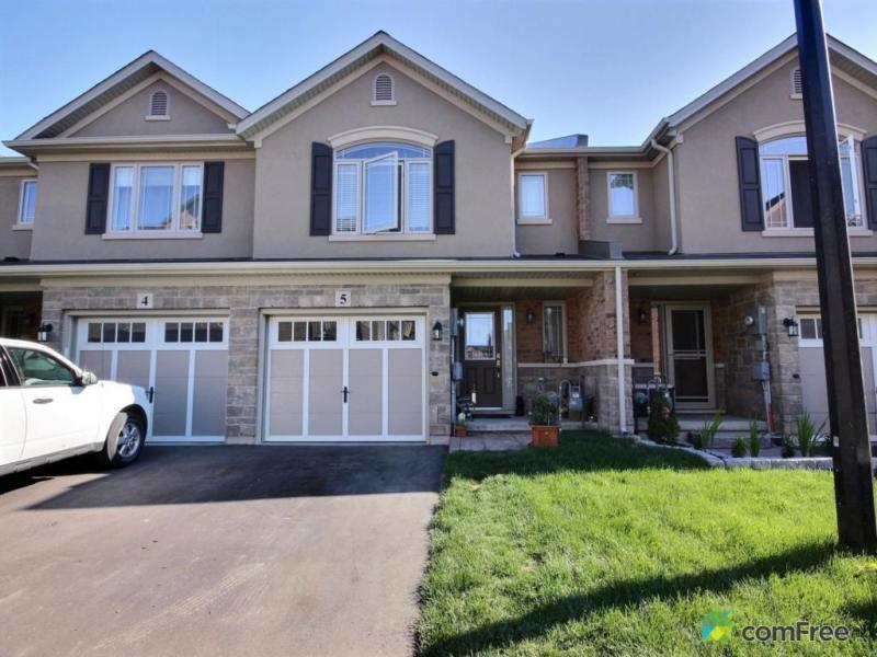$399,900 - Townhouse for sale in Stoney Creek