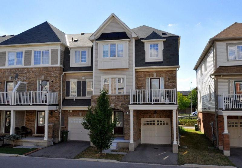 Mountain Beautiful Corner-unit Townhouse