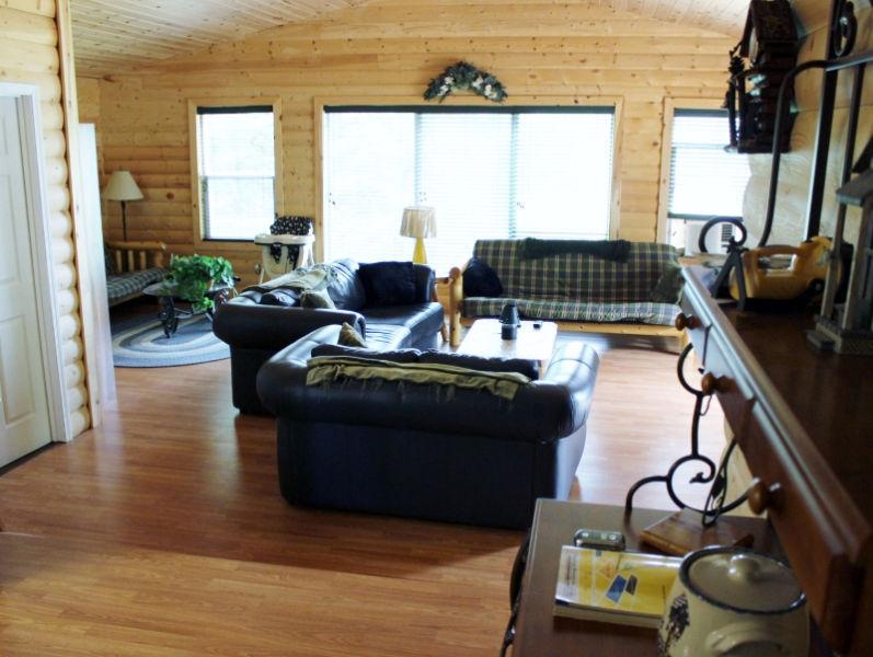 3 Br with 2 Br guest cabin-Lake of The Woods