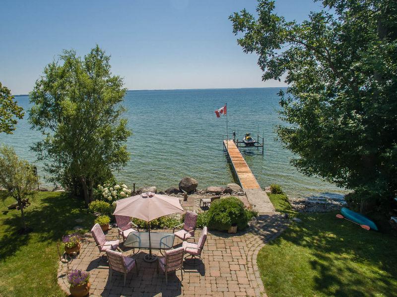 Stunning Lake Simcoe lakefront home with gorgeous southern views