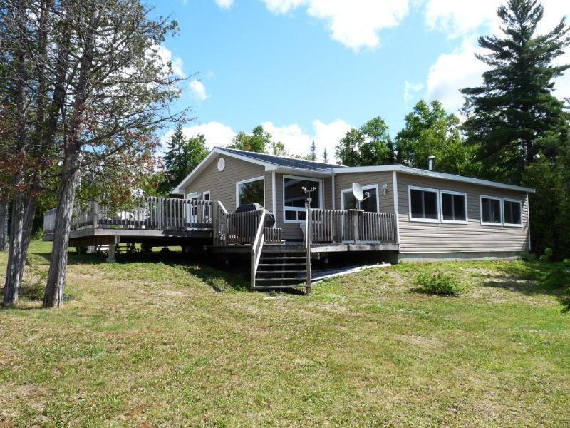 Winterized Cottage & 3 Cabins On Secluded Lake in Temagami