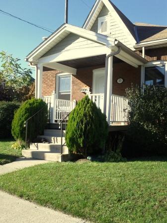 3 Bed/1 Bath House Available Sept 1st/Oct 1st