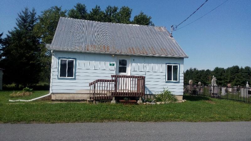 Cozy 2 bedroom bungalow in Moose Creek, available Oct. 1st