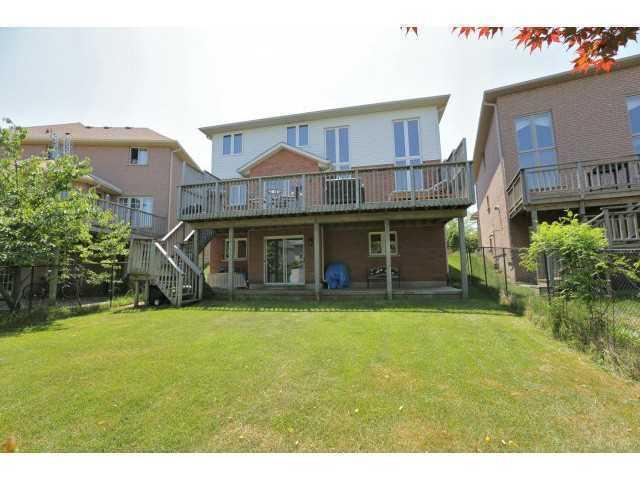 Spacious 4+1 House with Finished Walkout Basement in Meadowlands