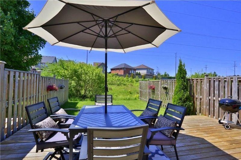 Beautiful 3 Bedroom Townhome in Huron Heights