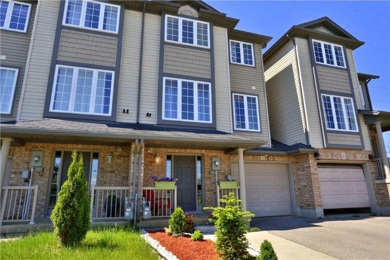 Beautiful 3 Bedroom Townhome in Huron Heights