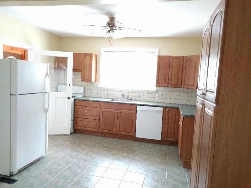 Rare find 3Beds House  Downtown +SHARE 50% UTILITIES
