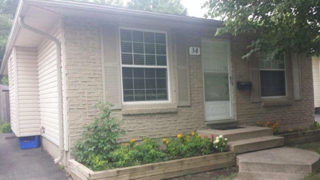 3 bedroom house in White Oaks area available October 1st