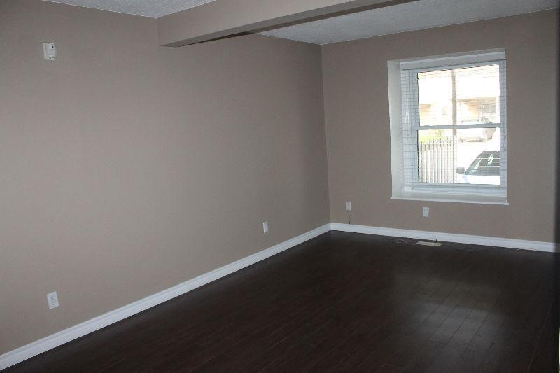 Beautiful and Clean Townhouse in White Oaks Area