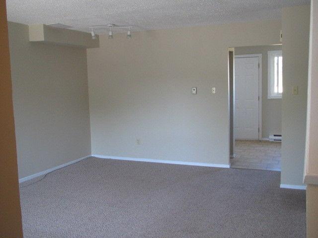 Northeast Three Bedroom Town $995!