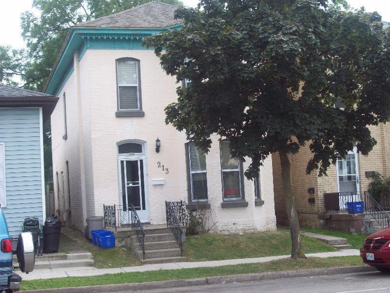 5 Bedroom student house, 4 Blocks from Laurier
